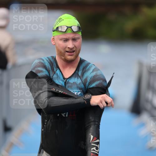 25.08.2024 - Elbe Triathlon Hamburg H.Heesch http://msf.ph/oto/6833972 25.08.2024 08:33:43 Schwimmen 33, 60, 61, 69 meine-sportfotos.de