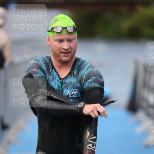 25.08.2024 - Elbe Triathlon Hamburg H.Heesch http://msf.ph/oto/6833975 25.08.2024 08:33:43 Schwimmen 33, 60, 61, 69 meine-sportfotos.de