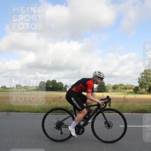 25.08.2024 - Elbe Triathlon Hamburg Fuchs,  Jonas http://msf.ph/oto/6833977 25.08.2024 10:02:44 Radfahren 520, 500, 512 meine-sportfotos.de