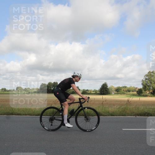 25.08.2024 - Elbe Triathlon Hamburg Fuchs,  Jonas http://msf.ph/oto/6833983 25.08.2024 10:02:45 Radfahren 520, 500, 512 meine-sportfotos.de