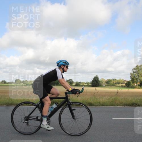 25.08.2024 - Elbe Triathlon Hamburg Fuchs,  Jonas http://msf.ph/oto/6833985 25.08.2024 10:02:47 Radfahren 520, 500, 512 meine-sportfotos.de