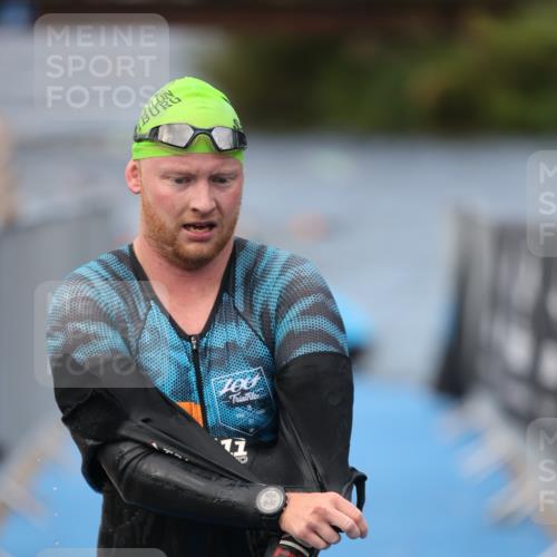 25.08.2024 - Elbe Triathlon Hamburg H.Heesch http://msf.ph/oto/6833987 25.08.2024 08:33:43 Schwimmen 33, 60, 61, 69 meine-sportfotos.de