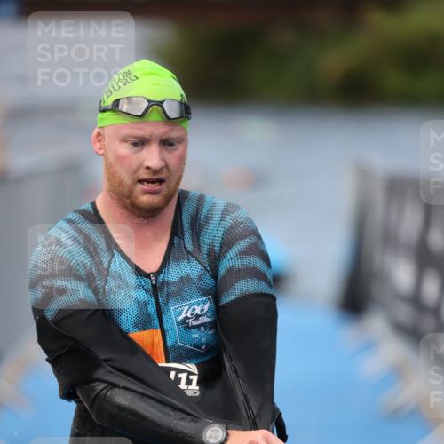 25.08.2024 - Elbe Triathlon Hamburg H.Heesch http://msf.ph/oto/6833992 25.08.2024 08:33:43 Schwimmen 33, 60, 61, 69 meine-sportfotos.de