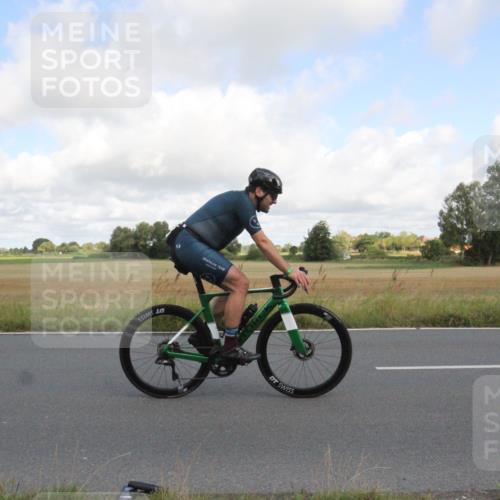 25.08.2024 - Elbe Triathlon Hamburg Fuchs,  Jonas http://msf.ph/oto/6833995 25.08.2024 10:02:55 Radfahren 302, 483, 495 meine-sportfotos.de