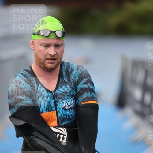 25.08.2024 - Elbe Triathlon Hamburg H.Heesch http://msf.ph/oto/6833997 25.08.2024 08:33:43 Schwimmen 33, 60, 61, 69 meine-sportfotos.de