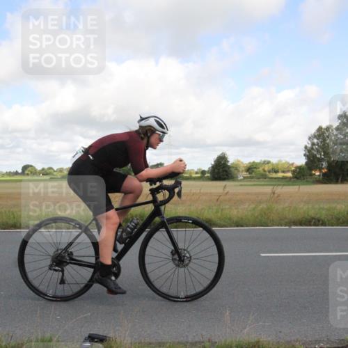 25.08.2024 - Elbe Triathlon Hamburg Fuchs,  Jonas http://msf.ph/oto/6834000 25.08.2024 10:02:56 Radfahren 302, 483, 495 meine-sportfotos.de