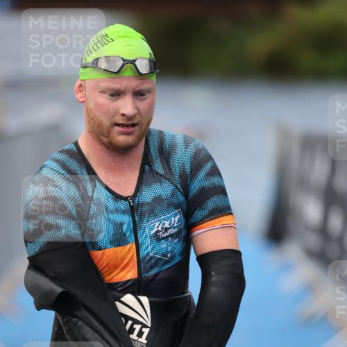 25.08.2024 - Elbe Triathlon Hamburg H.Heesch http://msf.ph/oto/6834001 25.08.2024 08:33:43 Schwimmen 33, 60, 61, 69 meine-sportfotos.de