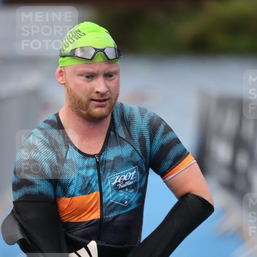 25.08.2024 - Elbe Triathlon Hamburg H.Heesch http://msf.ph/oto/6834008 25.08.2024 08:33:44 Schwimmen 33, 60, 61, 69 meine-sportfotos.de