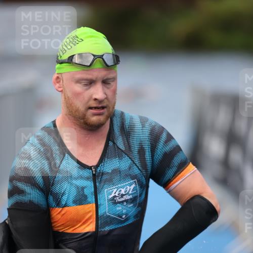 25.08.2024 - Elbe Triathlon Hamburg H.Heesch http://msf.ph/oto/6834013 25.08.2024 08:33:44 Schwimmen 33, 60, 61, 69 meine-sportfotos.de