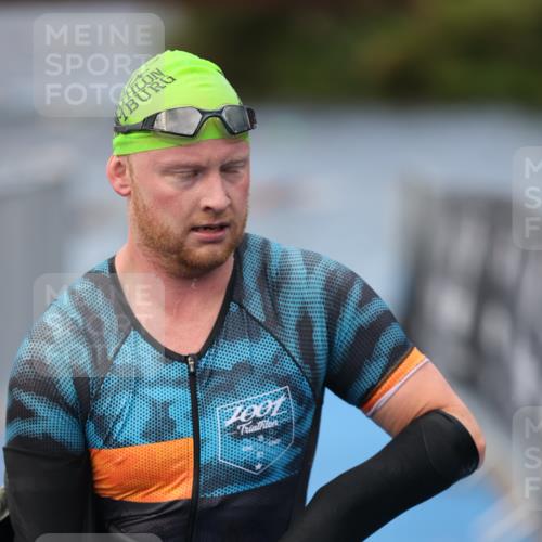 25.08.2024 - Elbe Triathlon Hamburg H.Heesch http://msf.ph/oto/6834018 25.08.2024 08:33:44 Schwimmen 33, 60, 61, 69 meine-sportfotos.de