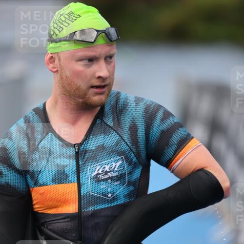 25.08.2024 - Elbe Triathlon Hamburg H.Heesch http://msf.ph/oto/6834026 25.08.2024 08:33:44 Schwimmen 33, 60, 61, 69 meine-sportfotos.de