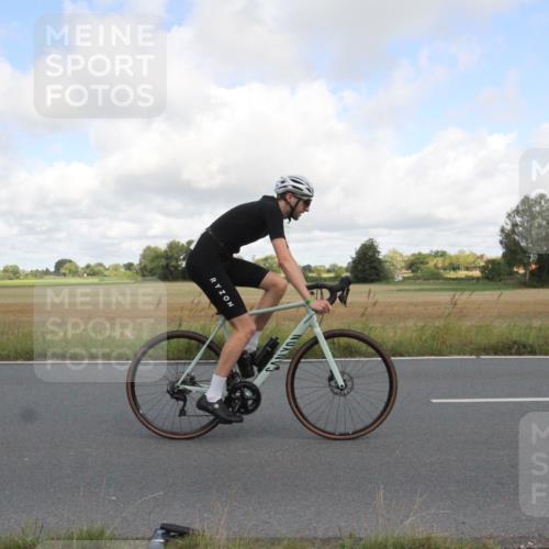 25.08.2024 - Elbe Triathlon Hamburg Fuchs,  Jonas http://msf.ph/oto/6834030 25.08.2024 10:03:11 Radfahren 250 meine-sportfotos.de