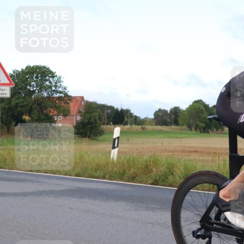 25.08.2024 - Elbe Triathlon Hamburg Fuchs,  Jonas http://msf.ph/oto/6834034 25.08.2024 08:38:02 Radfahren 82 meine-sportfotos.de