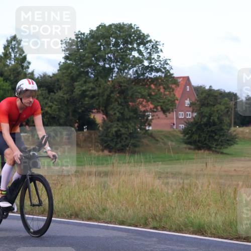 25.08.2024 - Elbe Triathlon Hamburg Fuchs,  Jonas http://msf.ph/oto/6834057 25.08.2024 08:38:20 Radfahren 68 meine-sportfotos.de