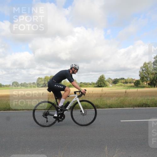 25.08.2024 - Elbe Triathlon Hamburg Fuchs,  Jonas http://msf.ph/oto/6834062 25.08.2024 10:03:34 Radfahren 532, 488, 135, 286, 223 meine-sportfotos.de