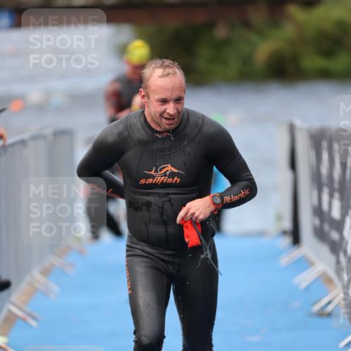 25.08.2024 - Elbe Triathlon Hamburg H.Heesch http://msf.ph/oto/6834090 25.08.2024 08:33:51 Schwimmen 33, 61, 69 meine-sportfotos.de