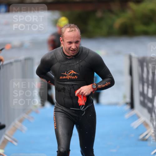 25.08.2024 - Elbe Triathlon Hamburg H.Heesch http://msf.ph/oto/6834093 25.08.2024 08:33:51 Schwimmen 33, 61, 69 meine-sportfotos.de