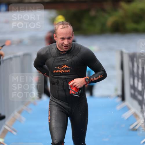 25.08.2024 - Elbe Triathlon Hamburg H.Heesch http://msf.ph/oto/6834097 25.08.2024 08:33:51 Schwimmen 33, 61, 69 meine-sportfotos.de