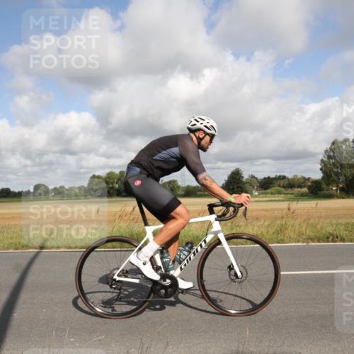 25.08.2024 - Elbe Triathlon Hamburg Fuchs,  Jonas http://msf.ph/oto/6834116 25.08.2024 10:03:59 Radfahren 352, 228 meine-sportfotos.de