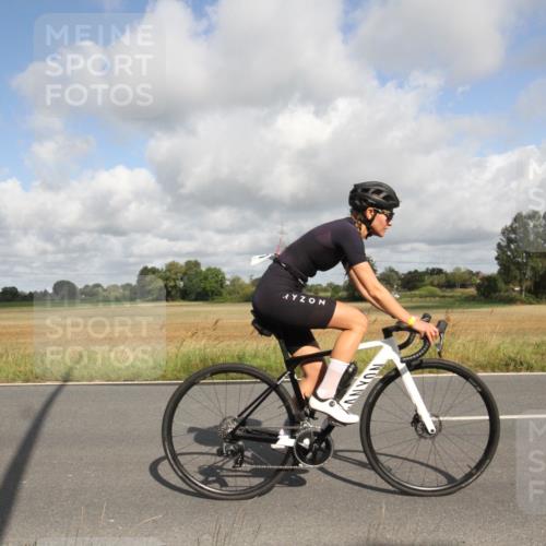 25.08.2024 - Elbe Triathlon Hamburg Fuchs,  Jonas http://msf.ph/oto/6834119 25.08.2024 10:04:05 Radfahren 228, 487, 499, 393 meine-sportfotos.de