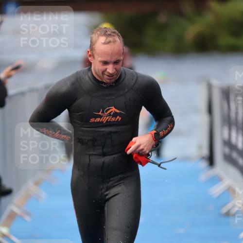 25.08.2024 - Elbe Triathlon Hamburg H.Heesch http://msf.ph/oto/6834120 25.08.2024 08:33:52 Schwimmen 33, 61, 64, 69, 86 meine-sportfotos.de