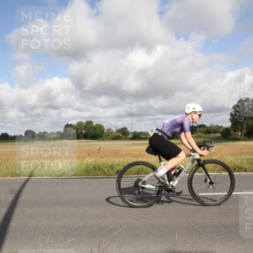 25.08.2024 - Elbe Triathlon Hamburg Fuchs,  Jonas http://msf.ph/oto/6834125 25.08.2024 10:04:06 Radfahren 487, 499, 393 meine-sportfotos.de