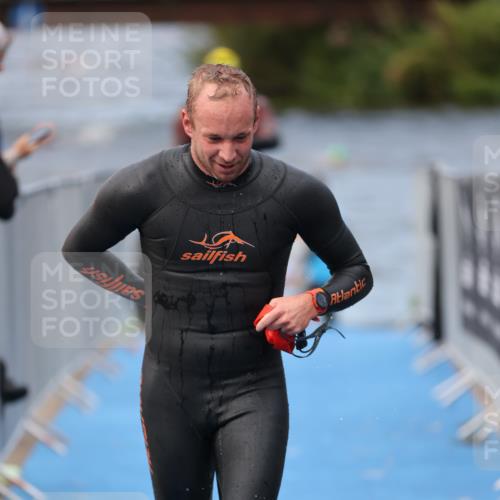 25.08.2024 - Elbe Triathlon Hamburg H.Heesch http://msf.ph/oto/6834126 25.08.2024 08:33:52 Schwimmen 33, 61, 64, 69, 86 meine-sportfotos.de