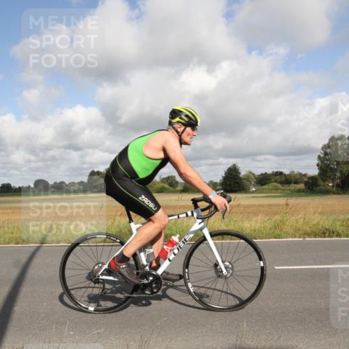 25.08.2024 - Elbe Triathlon Hamburg Fuchs,  Jonas http://msf.ph/oto/6834129 25.08.2024 10:04:08 Radfahren 487, 499, 393 meine-sportfotos.de