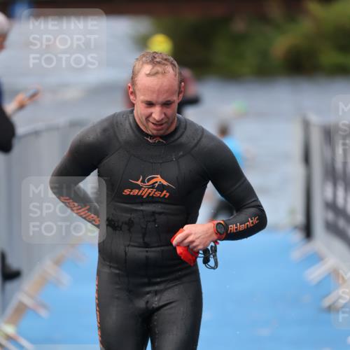 25.08.2024 - Elbe Triathlon Hamburg H.Heesch http://msf.ph/oto/6834131 25.08.2024 08:33:52 Schwimmen 33, 61, 64, 69, 86 meine-sportfotos.de