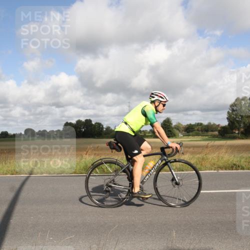 25.08.2024 - Elbe Triathlon Hamburg Fuchs,  Jonas http://msf.ph/oto/6834135 25.08.2024 10:04:20 Radfahren 356, 371, 350, 549 meine-sportfotos.de