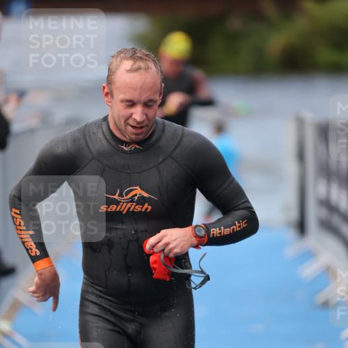 25.08.2024 - Elbe Triathlon Hamburg H.Heesch http://msf.ph/oto/6834153 25.08.2024 08:33:52 Schwimmen 33, 61, 64, 69, 86 meine-sportfotos.de