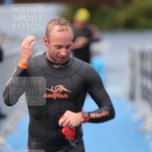 25.08.2024 - Elbe Triathlon Hamburg H.Heesch http://msf.ph/oto/6834155 25.08.2024 08:33:52 Schwimmen 33, 61, 64, 69, 86 meine-sportfotos.de