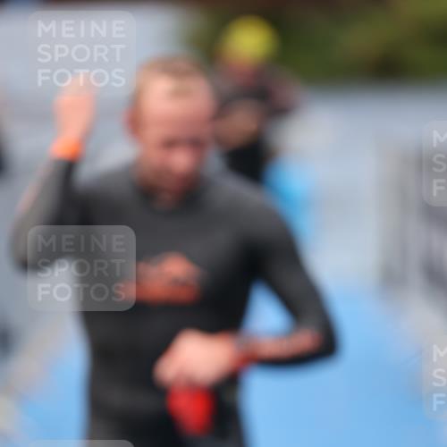 25.08.2024 - Elbe Triathlon Hamburg H.Heesch http://msf.ph/oto/6834162 25.08.2024 08:33:52 Schwimmen 33, 61, 64, 69, 86 meine-sportfotos.de