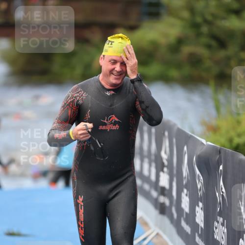 25.08.2024 - Elbe Triathlon Hamburg H.Heesch http://msf.ph/oto/6834187 25.08.2024 08:33:55 Schwimmen 33, 61, 64, 69, 86 meine-sportfotos.de