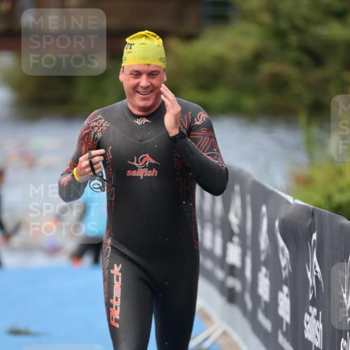 25.08.2024 - Elbe Triathlon Hamburg H.Heesch http://msf.ph/oto/6834206 25.08.2024 08:33:55 Schwimmen 33, 61, 64, 69, 86 meine-sportfotos.de