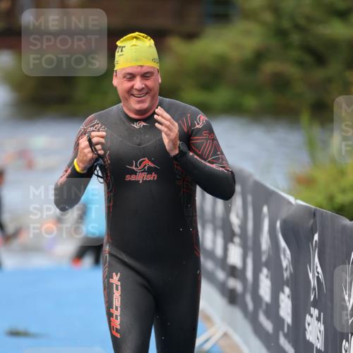 25.08.2024 - Elbe Triathlon Hamburg H.Heesch http://msf.ph/oto/6834212 25.08.2024 08:33:55 Schwimmen 33, 61, 64, 69, 86 meine-sportfotos.de