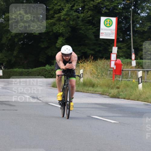 25.08.2024 - Elbe Triathlon Hamburg Fuchs,  Jonas http://msf.ph/oto/6834215 25.08.2024 08:39:30 Radfahren 38 meine-sportfotos.de