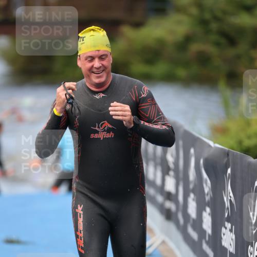 25.08.2024 - Elbe Triathlon Hamburg H.Heesch http://msf.ph/oto/6834216 25.08.2024 08:33:55 Schwimmen 33, 61, 64, 69, 86 meine-sportfotos.de