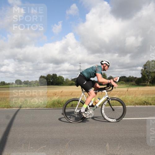 25.08.2024 - Elbe Triathlon Hamburg Fuchs,  Jonas http://msf.ph/oto/6834224 25.08.2024 10:05:38 Radfahren 199, 344, 397, 340, 357, 526 meine-sportfotos.de