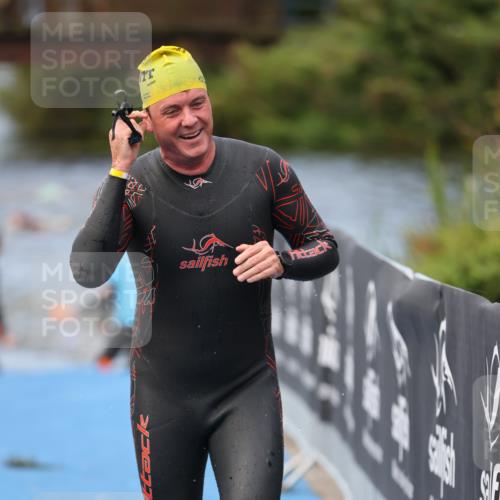 25.08.2024 - Elbe Triathlon Hamburg H.Heesch http://msf.ph/oto/6834228 25.08.2024 08:33:55 Schwimmen 33, 61, 64, 69, 86 meine-sportfotos.de