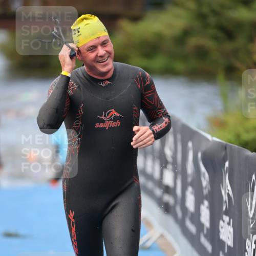 25.08.2024 - Elbe Triathlon Hamburg H.Heesch http://msf.ph/oto/6834240 25.08.2024 08:33:55 Schwimmen 33, 61, 64, 69, 86 meine-sportfotos.de