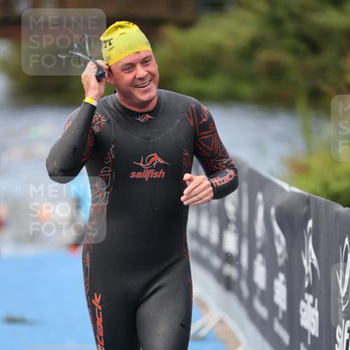 25.08.2024 - Elbe Triathlon Hamburg H.Heesch http://msf.ph/oto/6834246 25.08.2024 08:33:56 Schwimmen 33, 52, 61, 64, 69, 86 meine-sportfotos.de