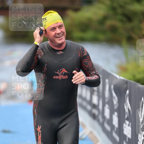 25.08.2024 - Elbe Triathlon Hamburg H.Heesch http://msf.ph/oto/6834250 25.08.2024 08:33:56 Schwimmen 33, 52, 61, 64, 69, 86 meine-sportfotos.de