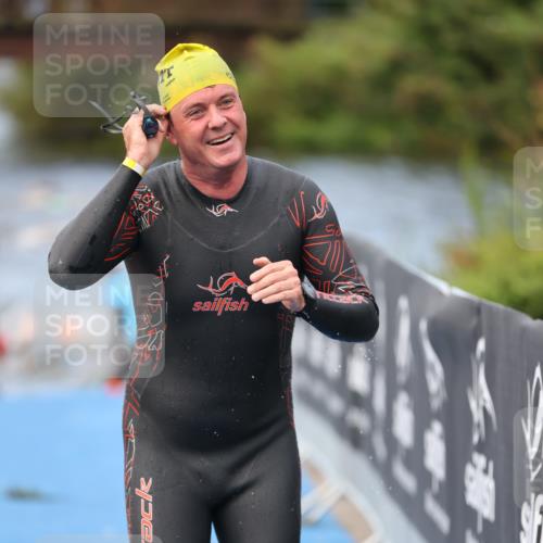 25.08.2024 - Elbe Triathlon Hamburg H.Heesch http://msf.ph/oto/6834254 25.08.2024 08:33:56 Schwimmen 33, 52, 61, 64, 69, 86 meine-sportfotos.de