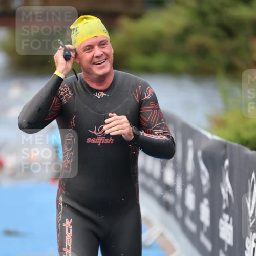 25.08.2024 - Elbe Triathlon Hamburg H.Heesch http://msf.ph/oto/6834264 25.08.2024 08:33:56 Schwimmen 33, 52, 61, 64, 69, 86 meine-sportfotos.de