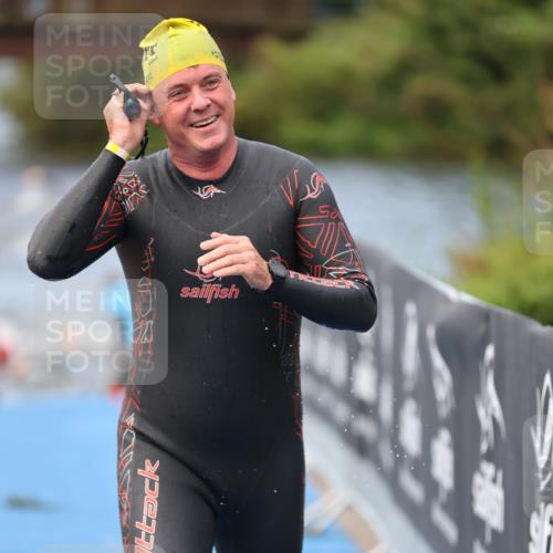 25.08.2024 - Elbe Triathlon Hamburg H.Heesch http://msf.ph/oto/6834269 25.08.2024 08:33:56 Schwimmen 33, 52, 61, 64, 69, 86 meine-sportfotos.de