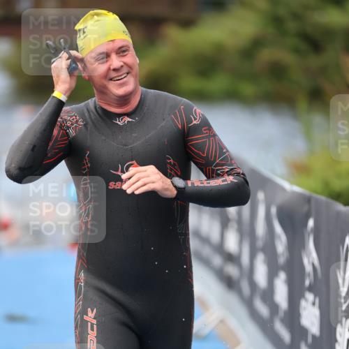 25.08.2024 - Elbe Triathlon Hamburg H.Heesch http://msf.ph/oto/6834276 25.08.2024 08:33:56 Schwimmen 33, 52, 61, 64, 69, 86 meine-sportfotos.de