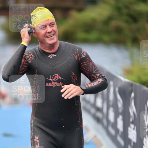 25.08.2024 - Elbe Triathlon Hamburg H.Heesch http://msf.ph/oto/6834281 25.08.2024 08:33:56 Schwimmen 33, 52, 61, 64, 69, 86 meine-sportfotos.de