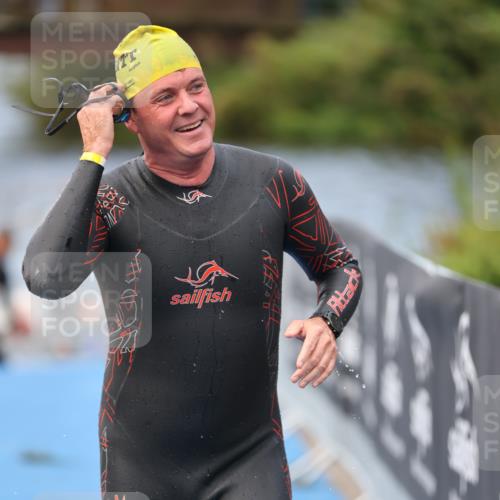25.08.2024 - Elbe Triathlon Hamburg H.Heesch http://msf.ph/oto/6834289 25.08.2024 08:33:56 Schwimmen 33, 52, 61, 64, 69, 86 meine-sportfotos.de