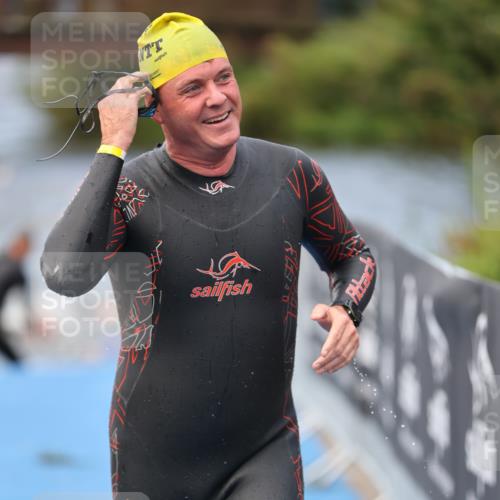 25.08.2024 - Elbe Triathlon Hamburg H.Heesch http://msf.ph/oto/6834296 25.08.2024 08:33:56 Schwimmen 33, 52, 61, 64, 69, 86 meine-sportfotos.de
